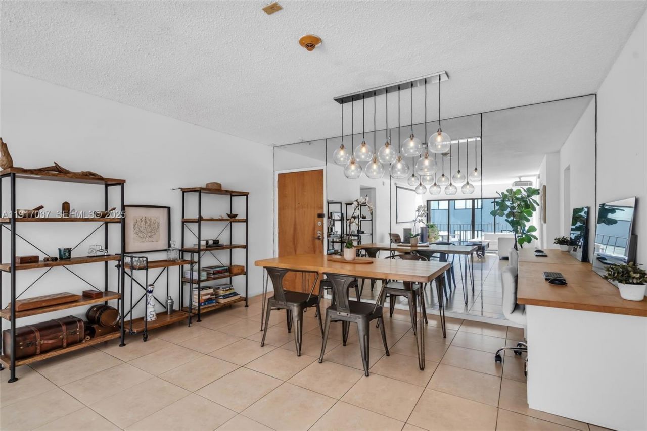 575 Crandon Blvd, Unit 504, Key Biscayne, FL 33149 Photo