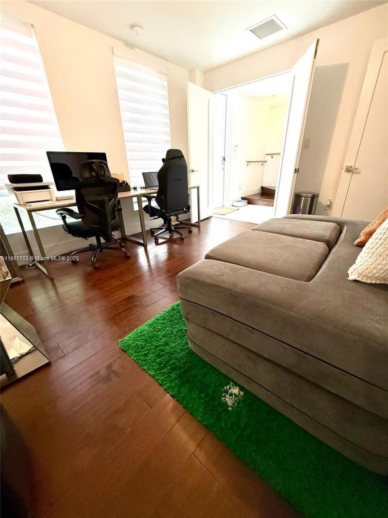 9165 NW 33rd St, Doral, FL 33172 Photo