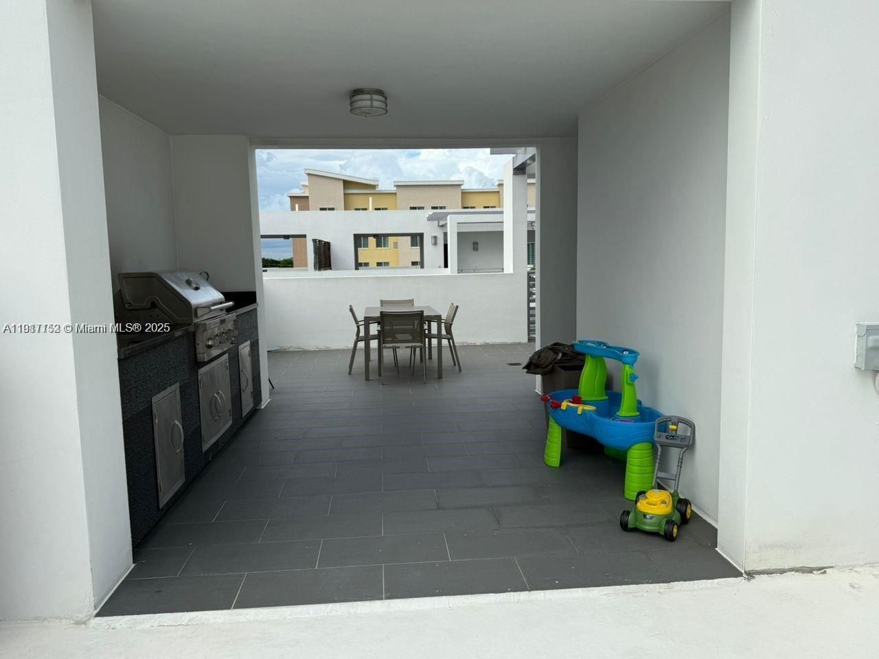 9165 NW 33rd St, Doral, FL 33172 Photo