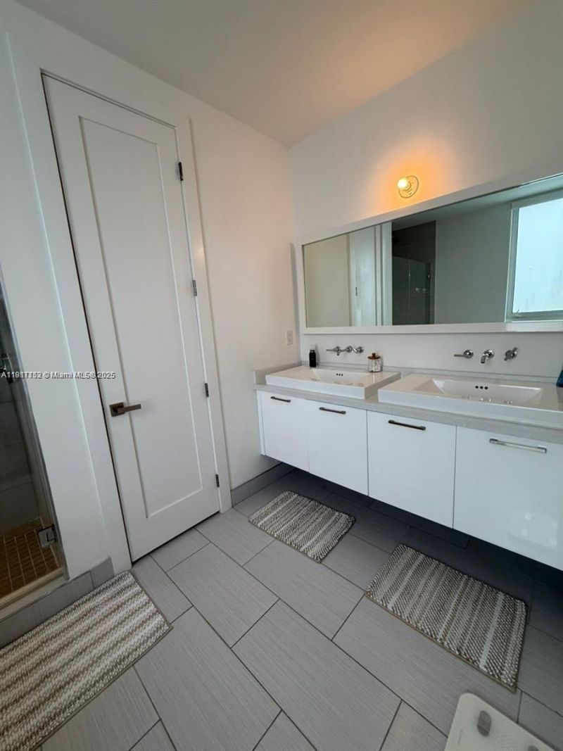 9165 NW 33rd St, Doral, FL 33172 Photo