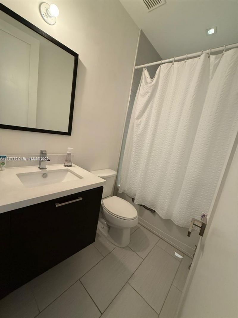 9165 NW 33rd St, Doral, FL 33172 Photo