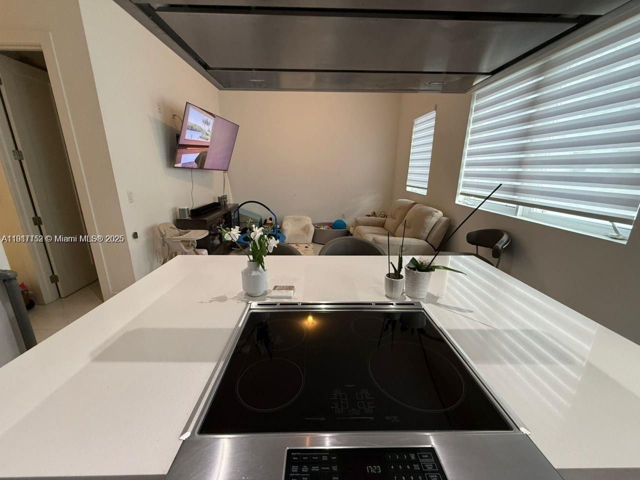 9165 NW 33rd St, Doral, FL 33172 Photo