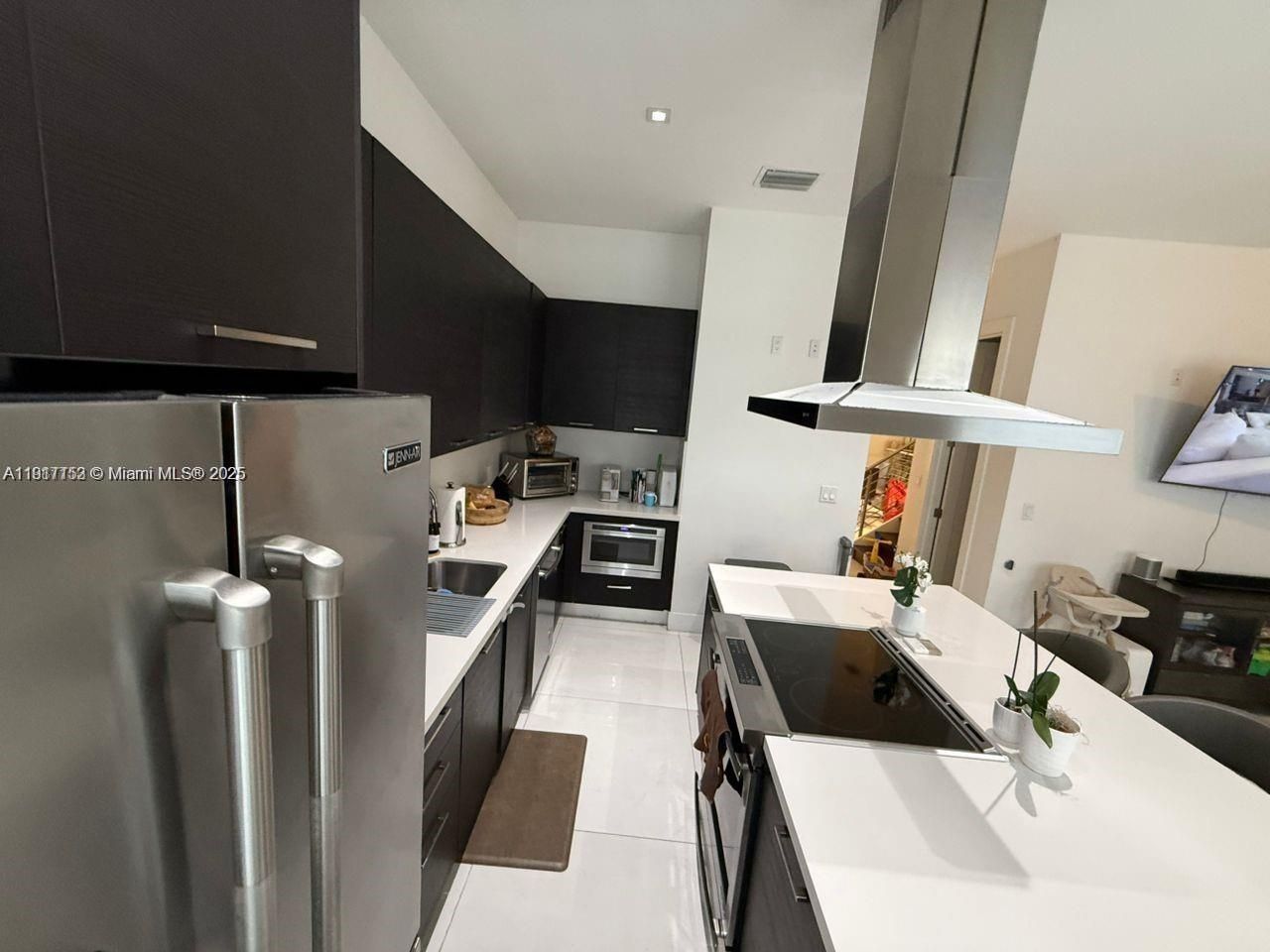 9165 NW 33rd St, Doral, FL 33172 Photo