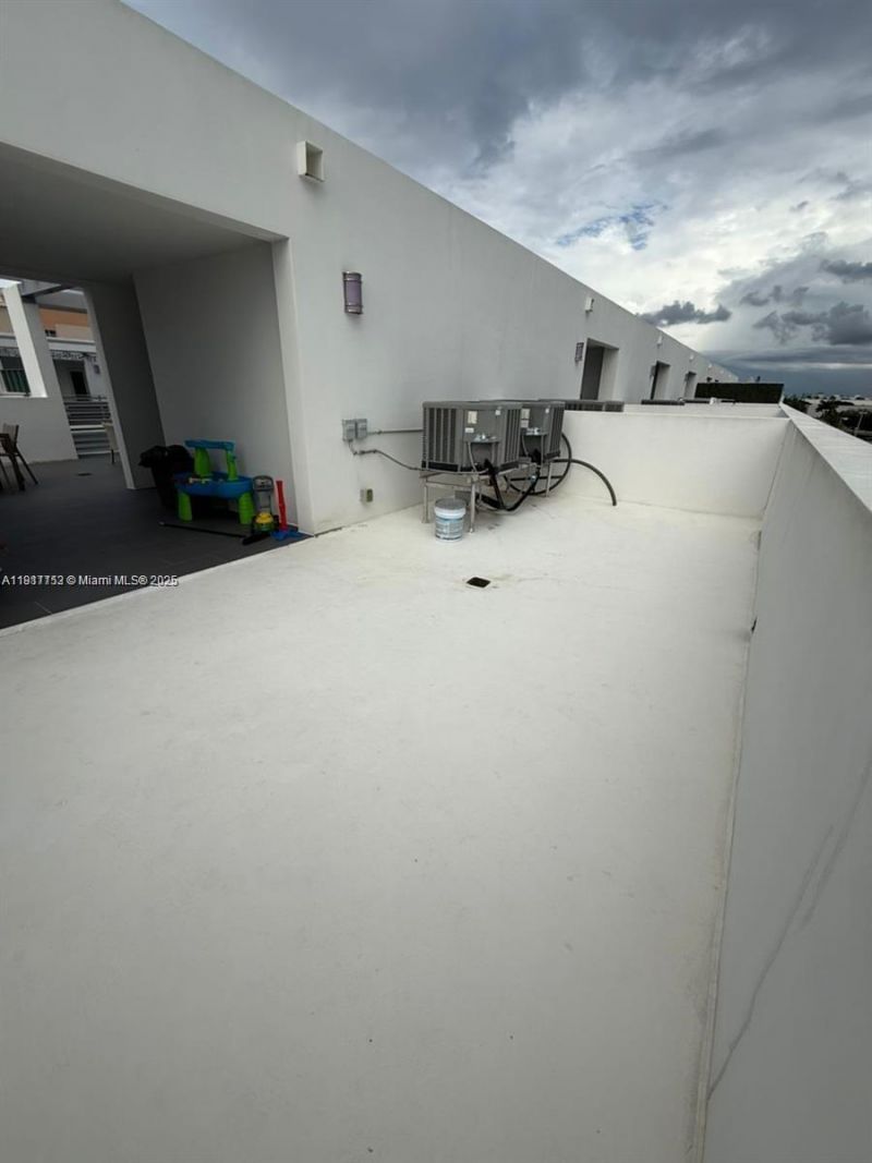 9165 NW 33rd St, Doral, FL 33172 Photo