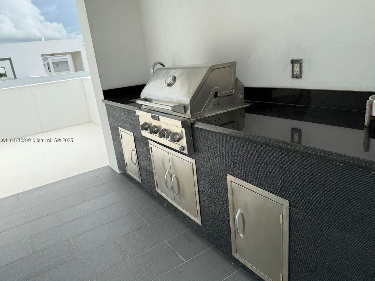 9165 NW 33rd St, Doral, FL 33172 Photo