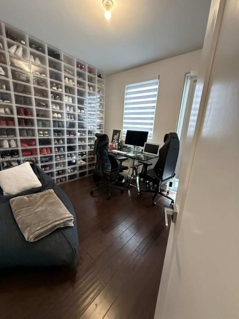 9165 NW 33rd St, Doral, FL 33172 Photo