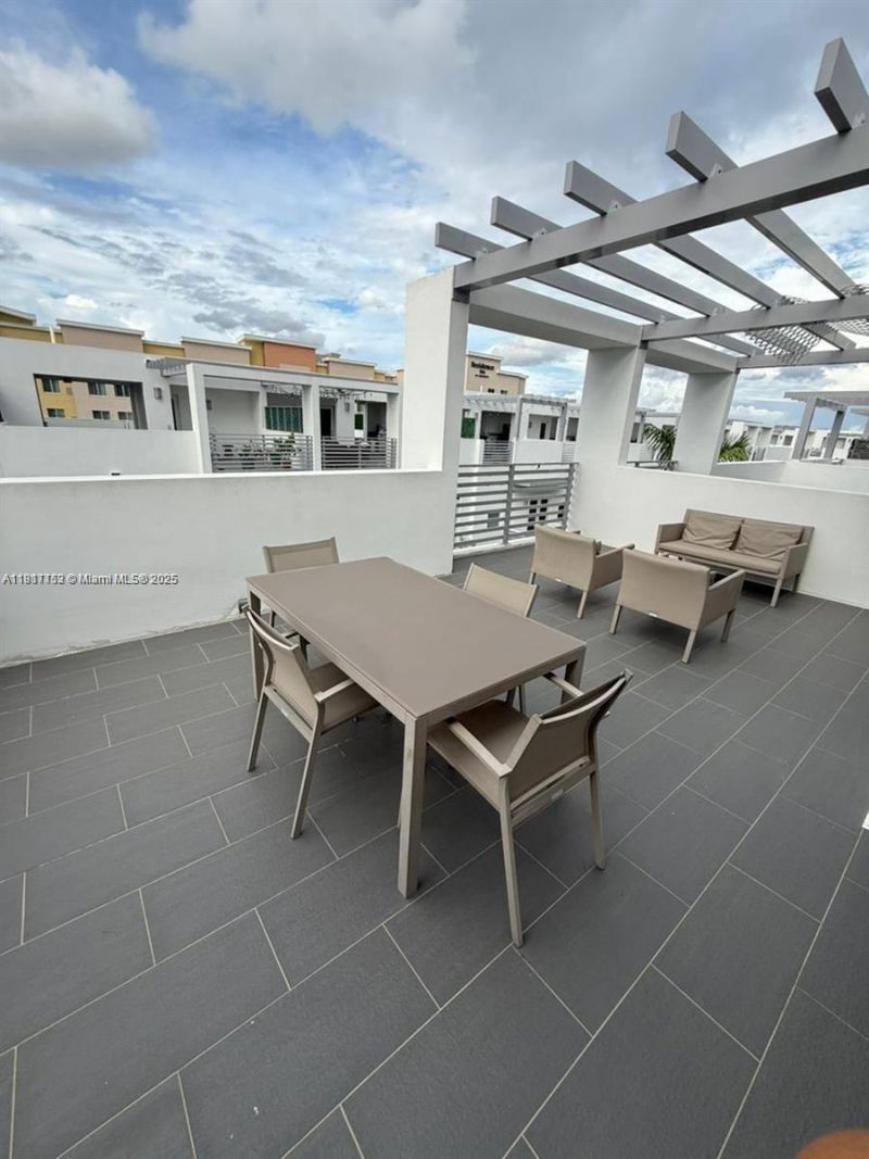 9165 NW 33rd St, Doral, FL 33172 Photo