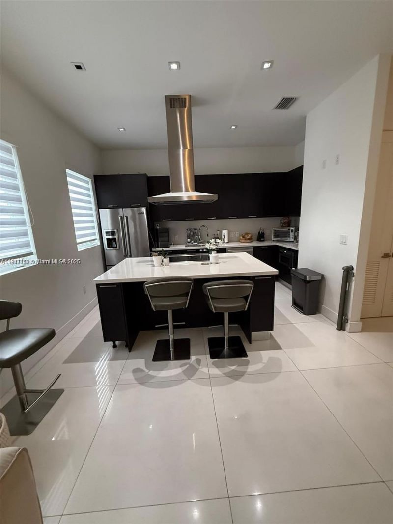 9165 NW 33rd St, Doral, FL 33172 Photo