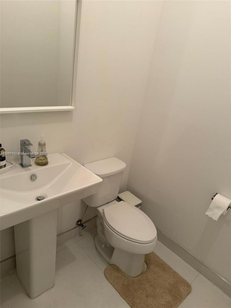 9165 NW 33rd St, Doral, FL 33172 Photo