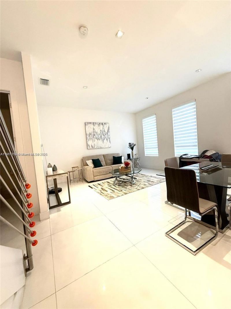 9165 NW 33rd St, Doral, FL 33172 Photo