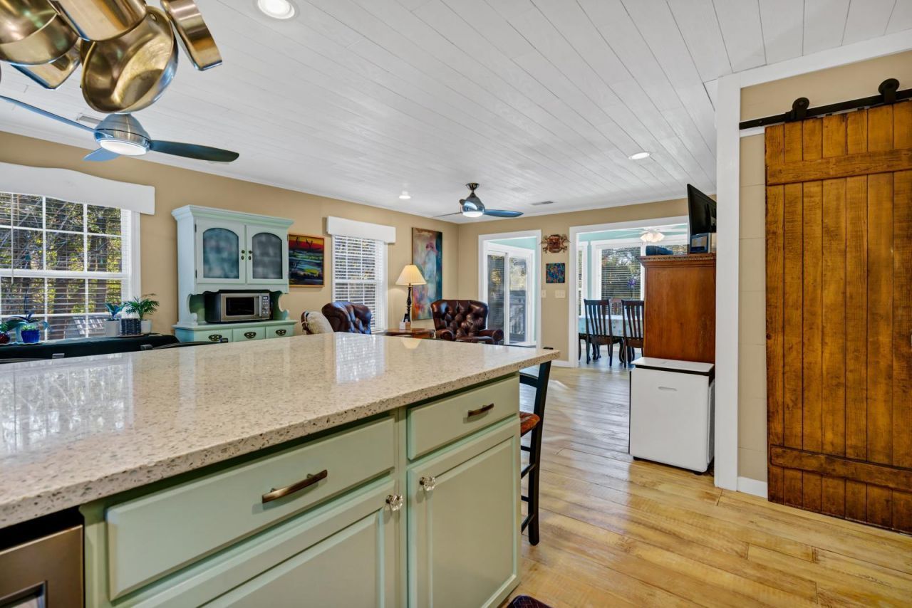 8525 Middleton Point Lane Photo 10