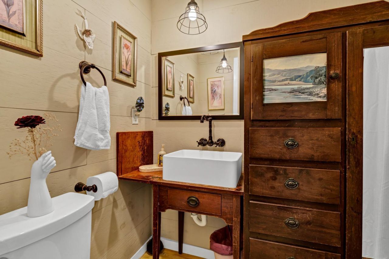 8525 Middleton Point Lane Photo 16