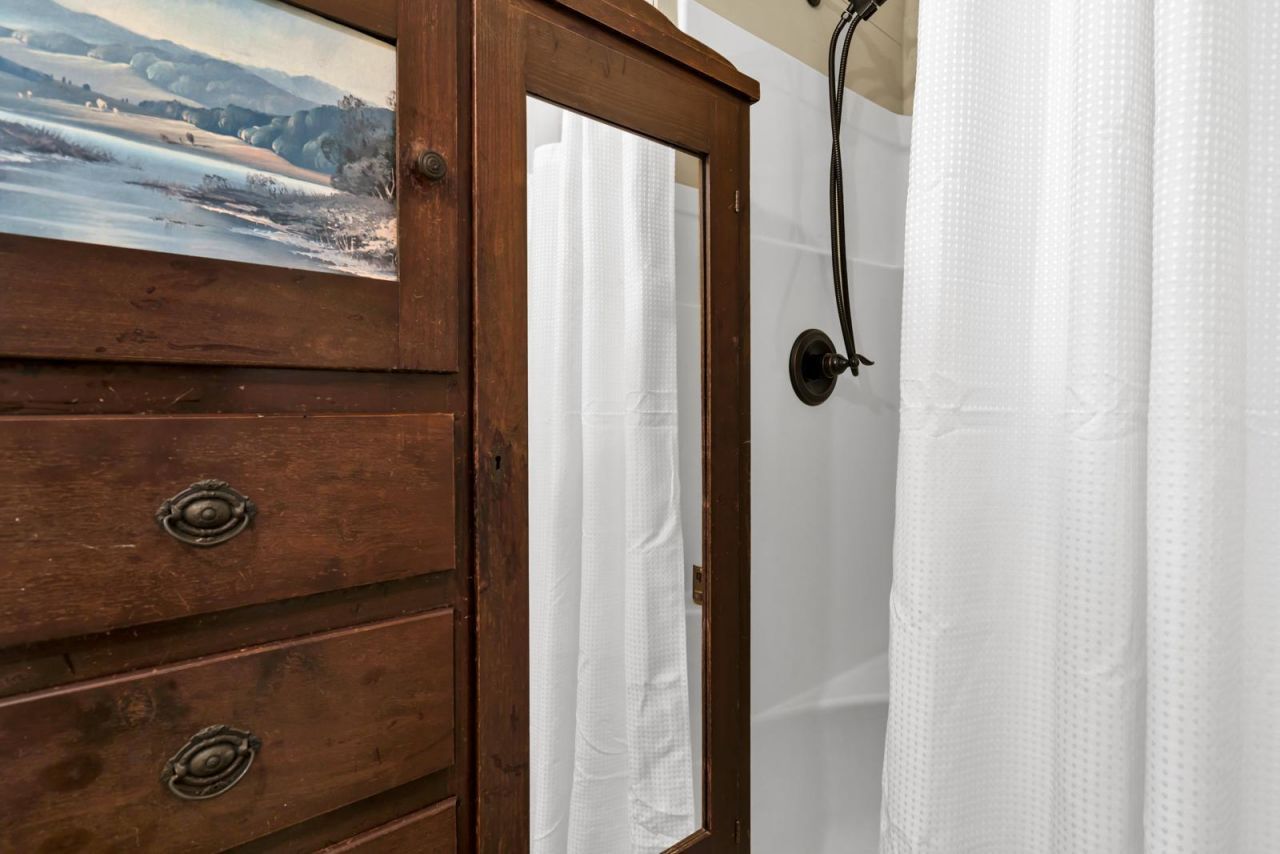 8525 Middleton Point Lane Photo 17