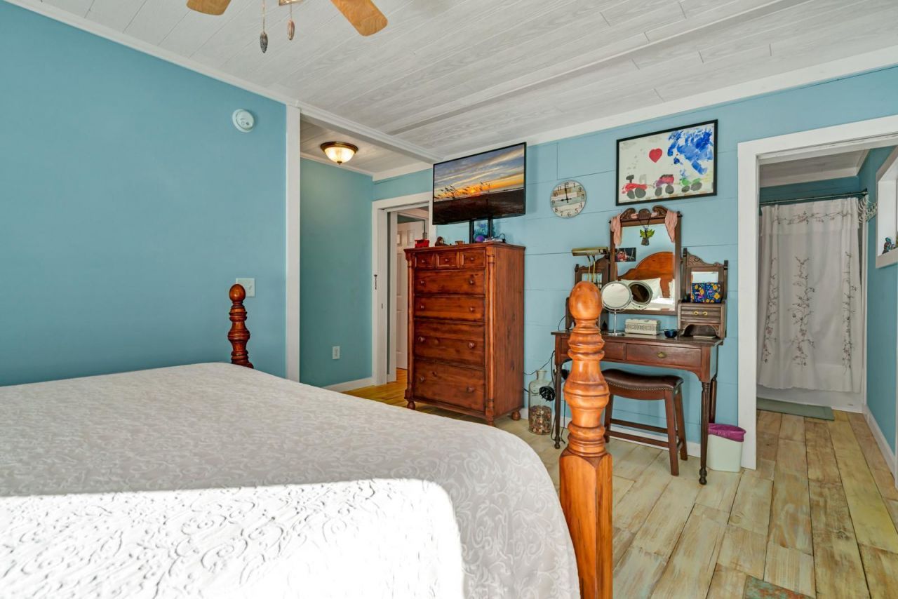 8525 Middleton Point Lane Photo 24