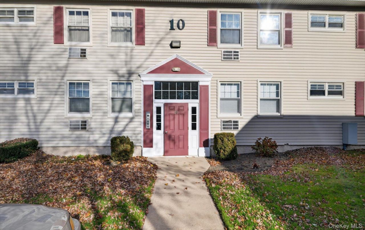 324 Post Avenue, Unit 10F, Westbury, NY 11590 Main Photo