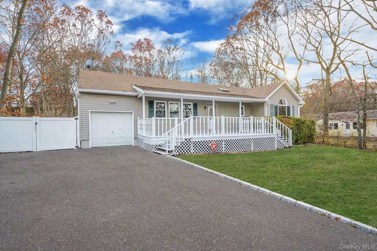 14 Clearview, Selden, NY 11784 Main Photo