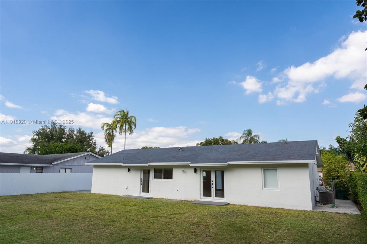 14868 SW 71st Ln, Miami, FL 33193 Photo