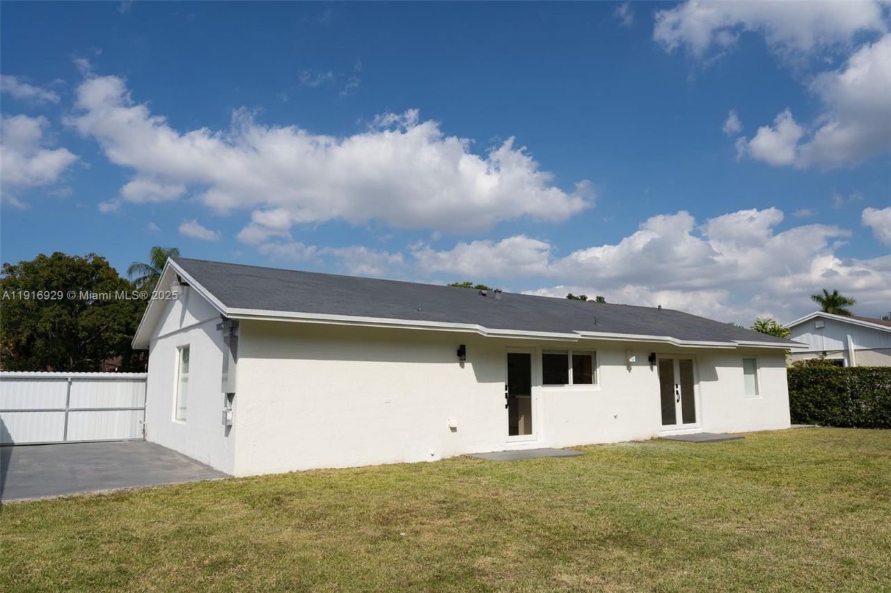 14868 SW 71st Ln, Miami, FL 33193 Photo