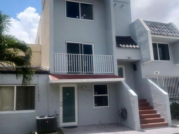 984 W 40th St, Unit 2, Hialeah, FL 33012