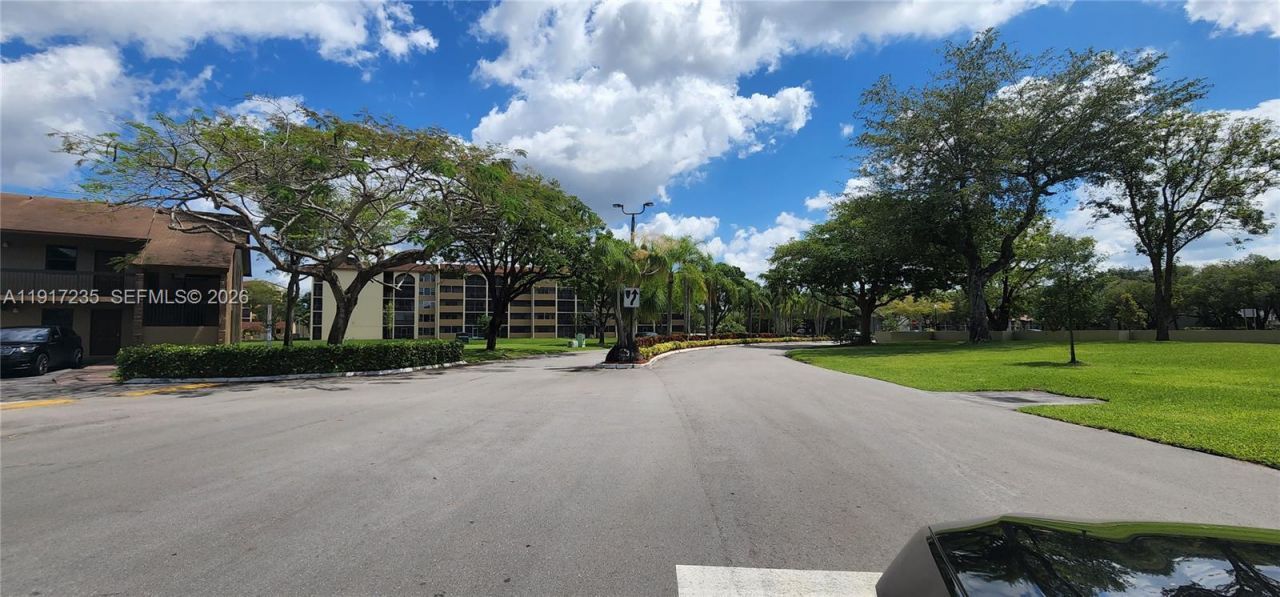 10029 Winding Lake Rd, Unit 201, Sunrise, FL 33351 Photo