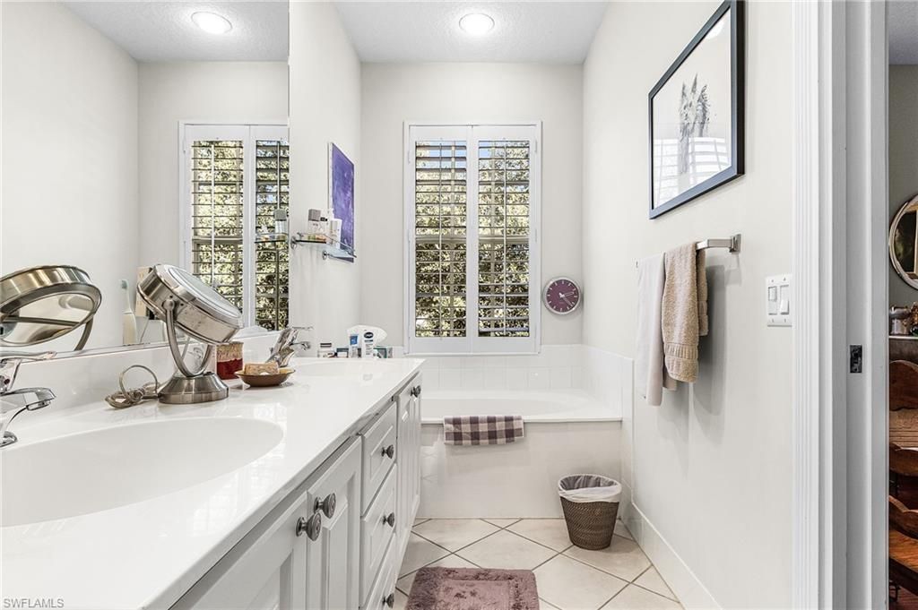 5733 Cove Cir, Naples, FL 34119 Photo