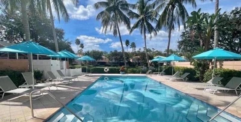 5733 Cove Cir, Naples, FL 34119 Photo