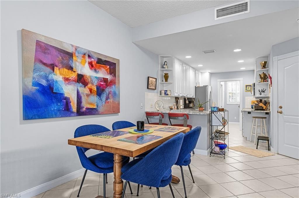 5733 Cove Cir, Naples, FL 34119 Photo