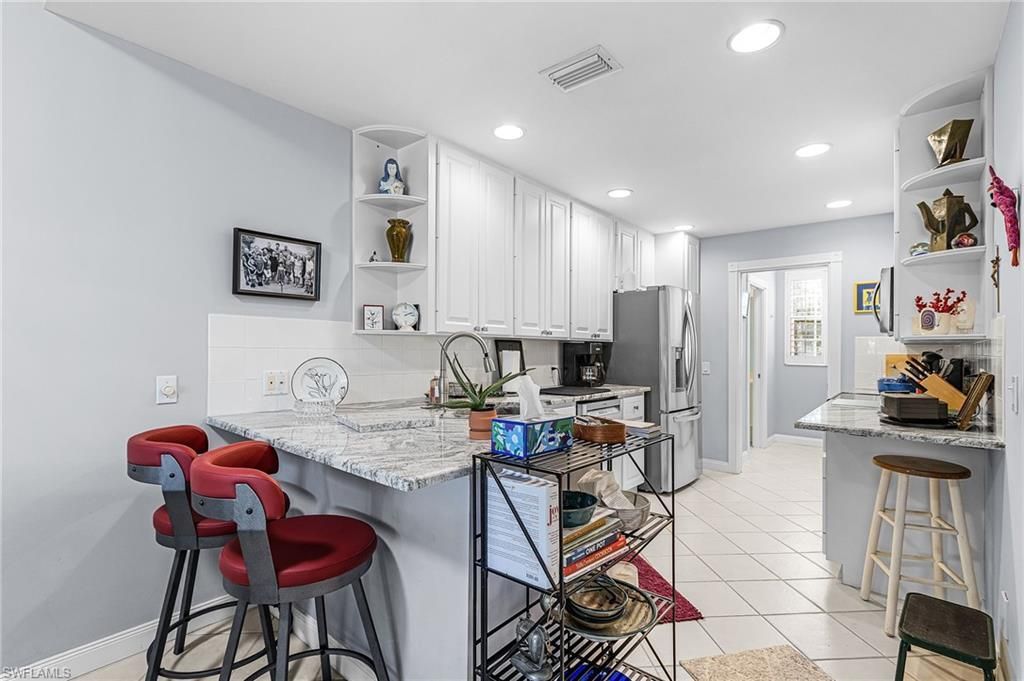 5733 Cove Cir, Naples, FL 34119 Photo