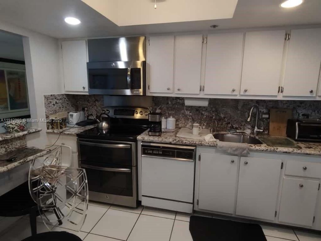 20515 E Country Club Dr, Unit 2047, Aventura, FL 33180 Photo