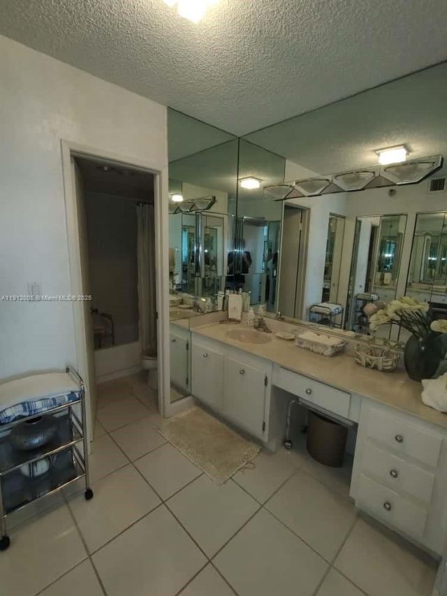 20515 E Country Club Dr, Unit 2047, Aventura, FL 33180 Photo