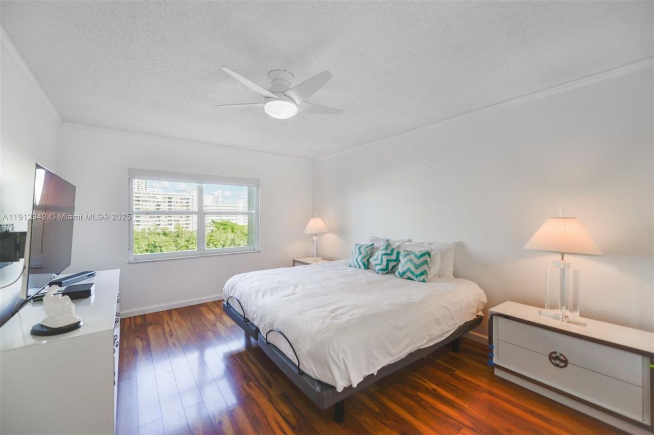 400 Diplomat Pkwy, Unit 704, Hallandale Beach, FL 33009 Photo