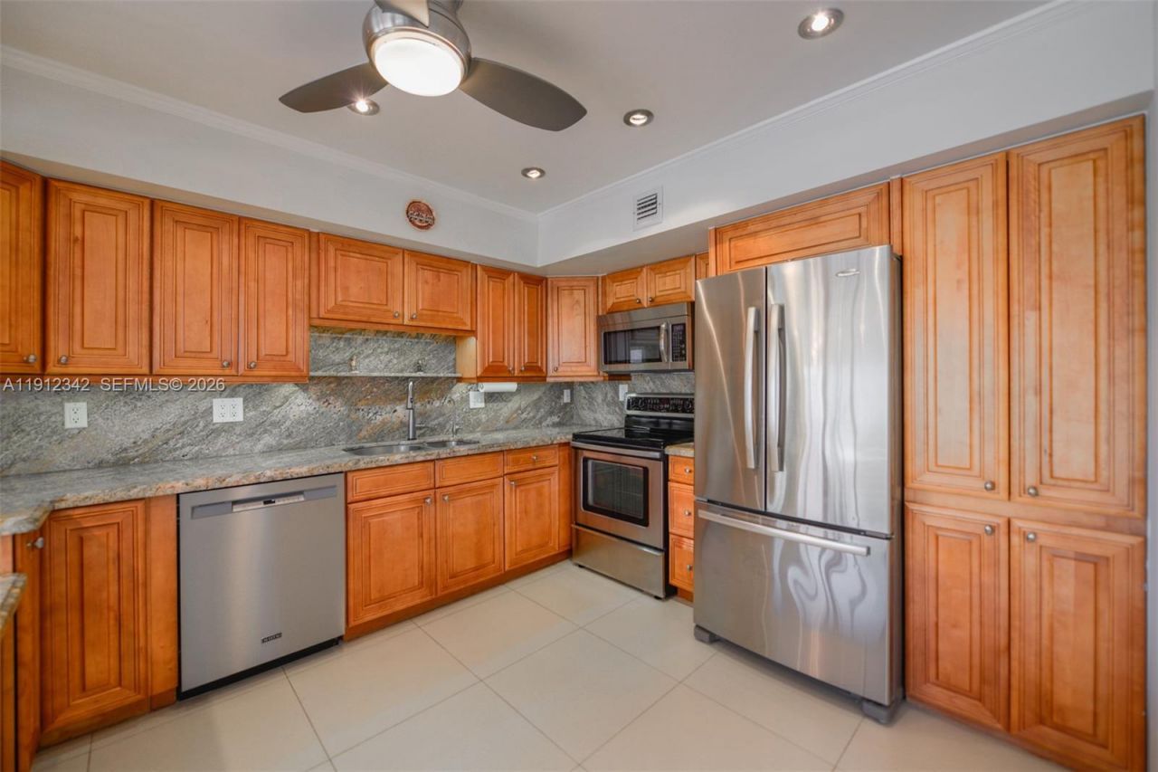 400 Diplomat Pkwy, Unit 704, Hallandale Beach, FL 33009 Photo