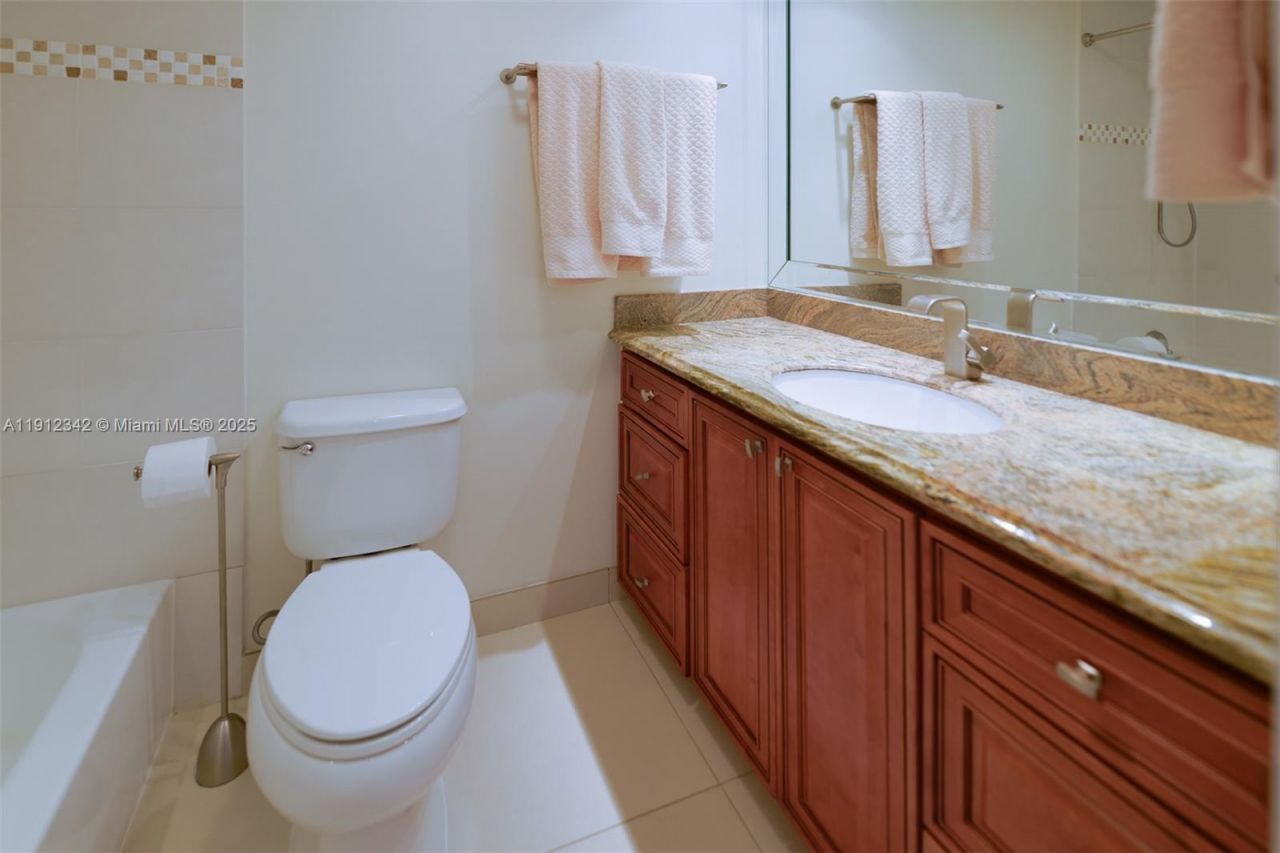 400 Diplomat Pkwy, Unit 704, Hallandale Beach, FL 33009 Photo