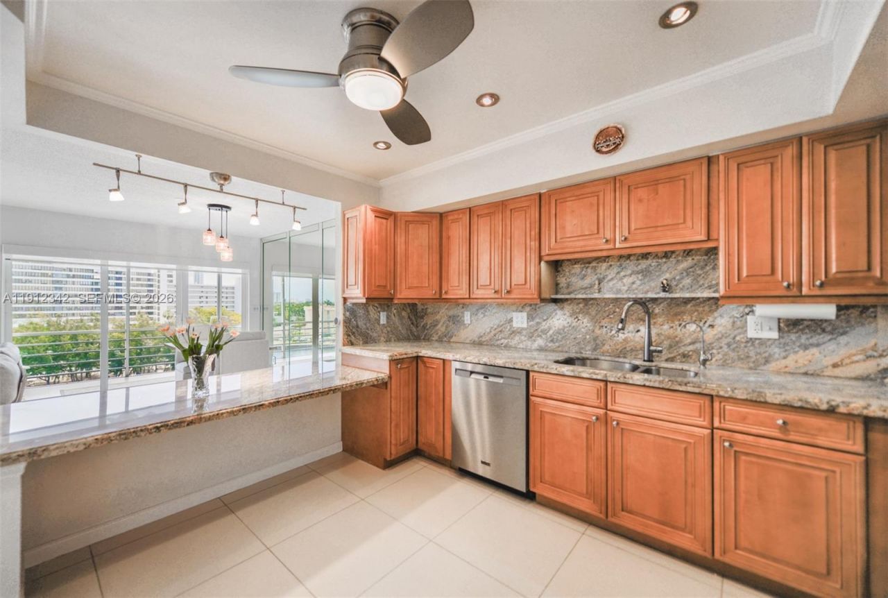 400 Diplomat Pkwy, Unit 704, Hallandale Beach, FL 33009 Photo
