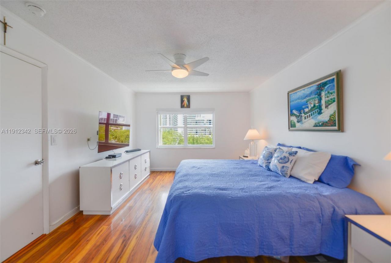400 Diplomat Pkwy, Unit 704, Hallandale Beach, FL 33009 Photo