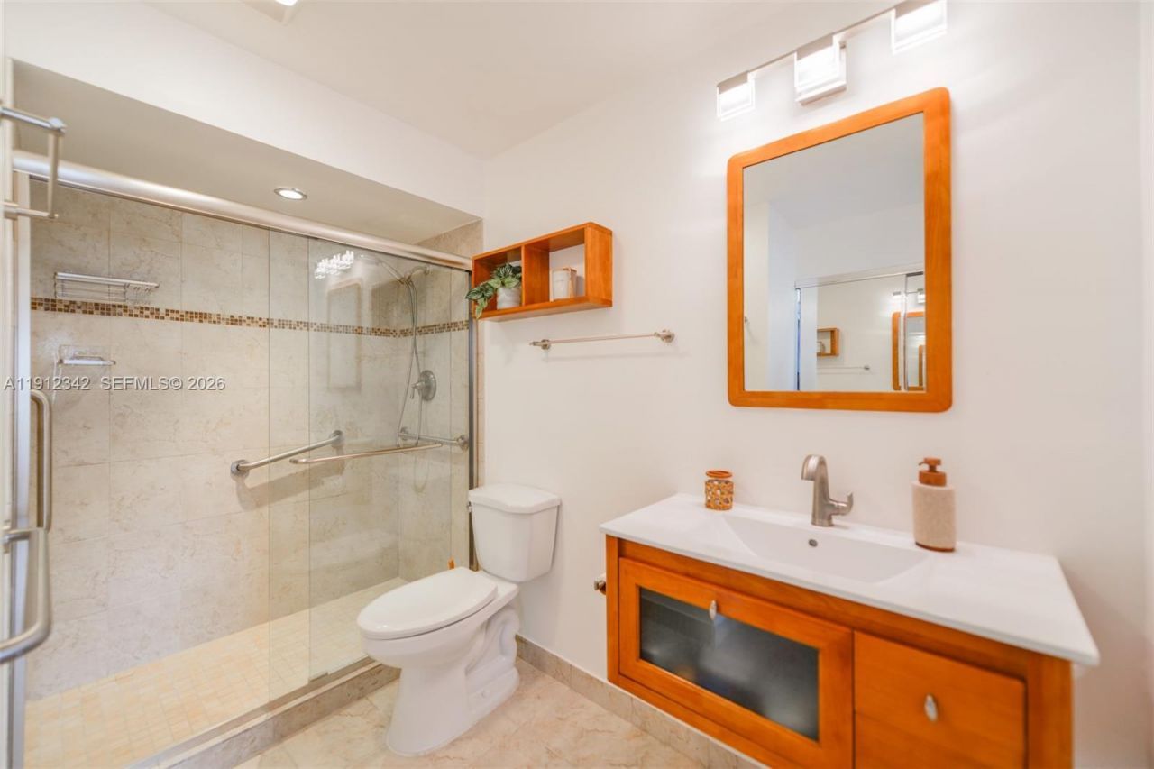 400 Diplomat Pkwy, Unit 704, Hallandale Beach, FL 33009 Photo