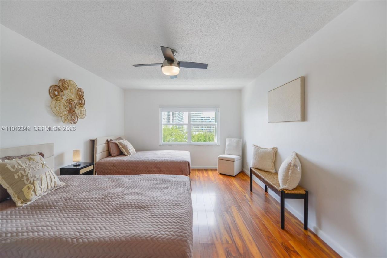 400 Diplomat Pkwy, Unit 704, Hallandale Beach, FL 33009 Photo