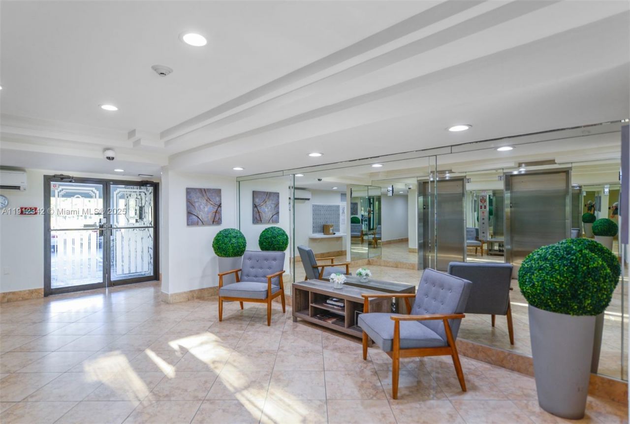 400 Diplomat Pkwy, Unit 704, Hallandale Beach, FL 33009 Photo