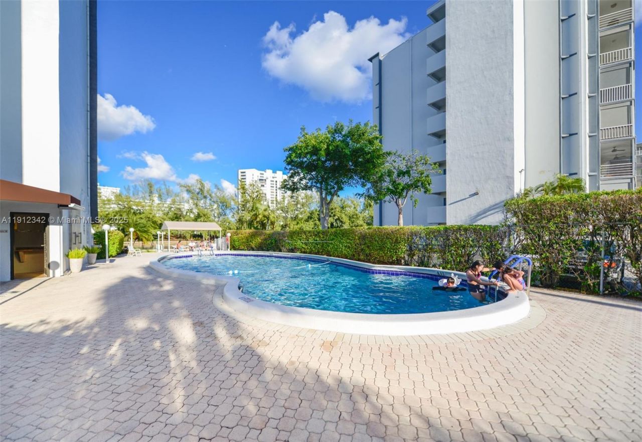 400 Diplomat Pkwy, Unit 704, Hallandale Beach, FL 33009 Photo