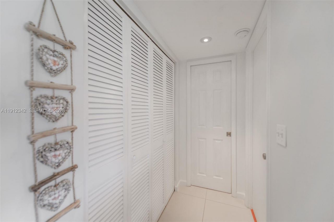 400 Diplomat Pkwy, Unit 704, Hallandale Beach, FL 33009 Photo