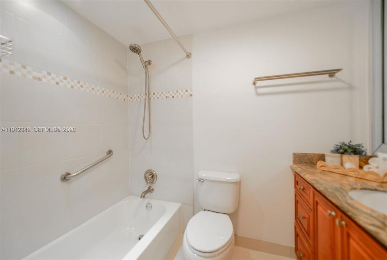 400 Diplomat Pkwy, Unit 704, Hallandale Beach, FL 33009 Photo