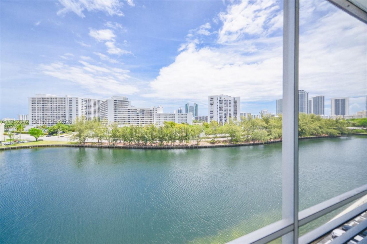 400 Diplomat Pkwy, Unit 704, Hallandale Beach, FL 33009 Photo