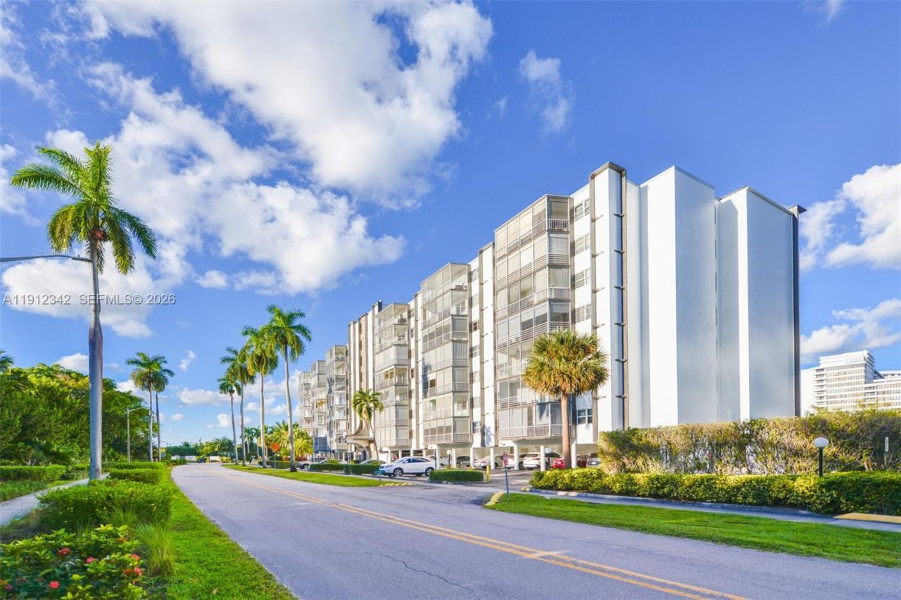 400 Diplomat Pkwy, Unit 704, Hallandale Beach, FL 33009 Photo