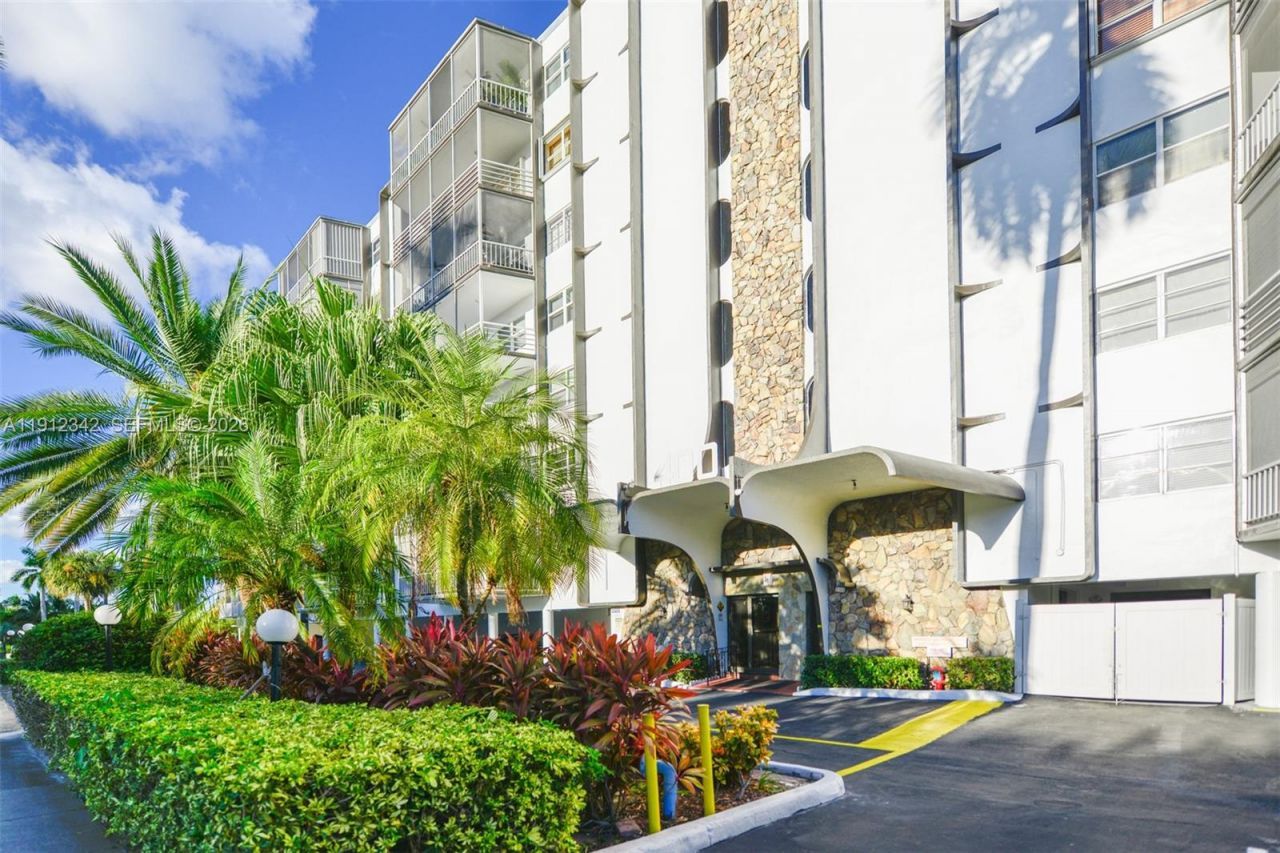 400 Diplomat Pkwy, Unit 704, Hallandale Beach, FL 33009 Photo