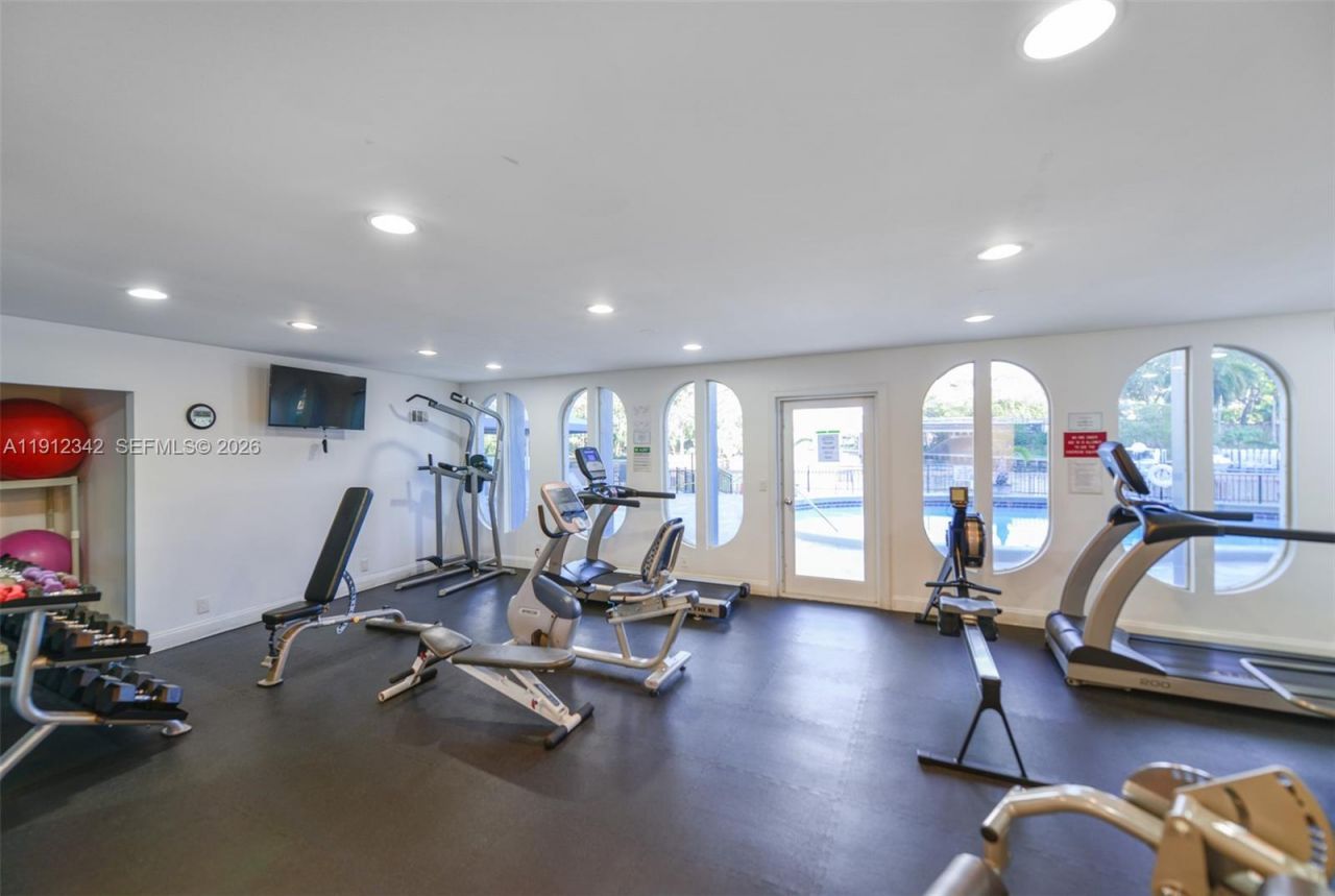 400 Diplomat Pkwy, Unit 704, Hallandale Beach, FL 33009 Photo