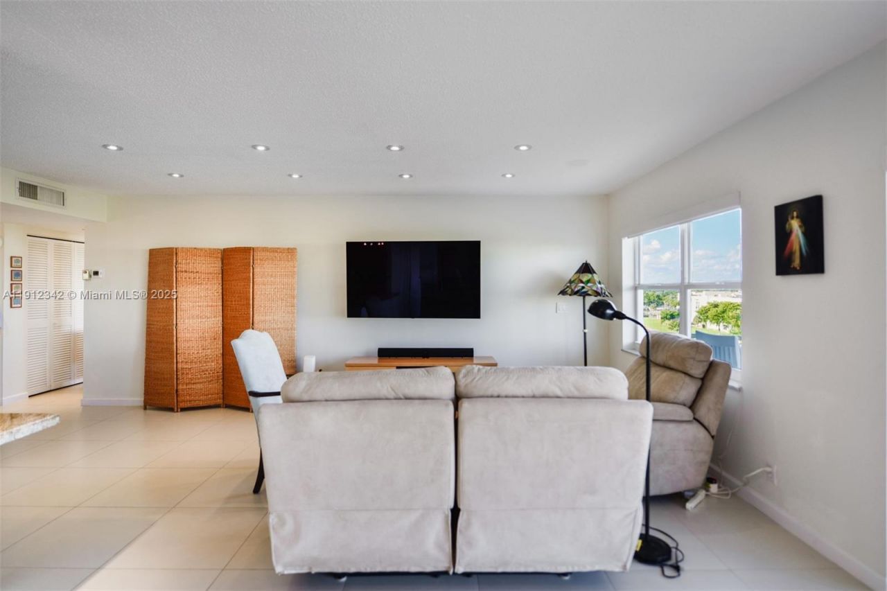 400 Diplomat Pkwy, Unit 704, Hallandale Beach, FL 33009 Photo