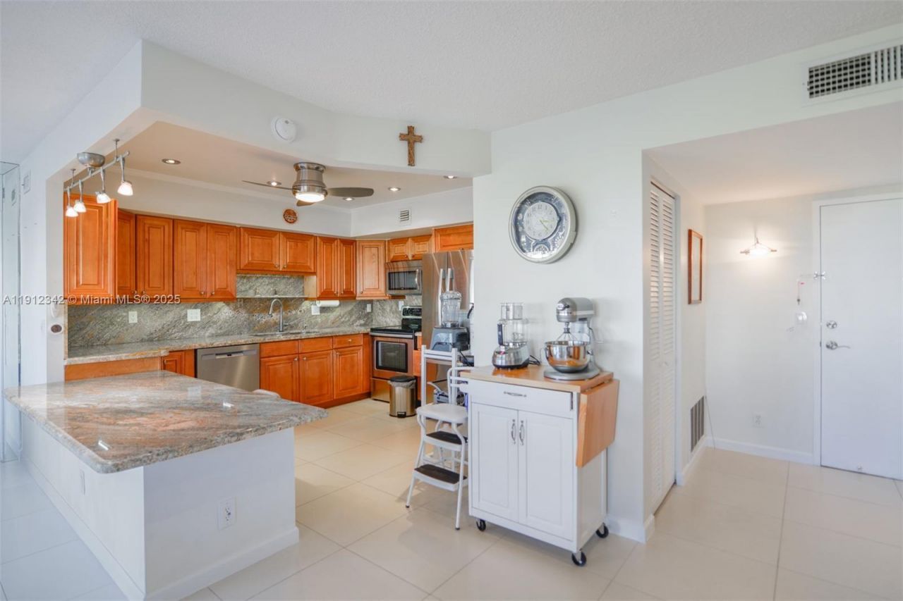 400 Diplomat Pkwy, Unit 704, Hallandale Beach, FL 33009 Photo