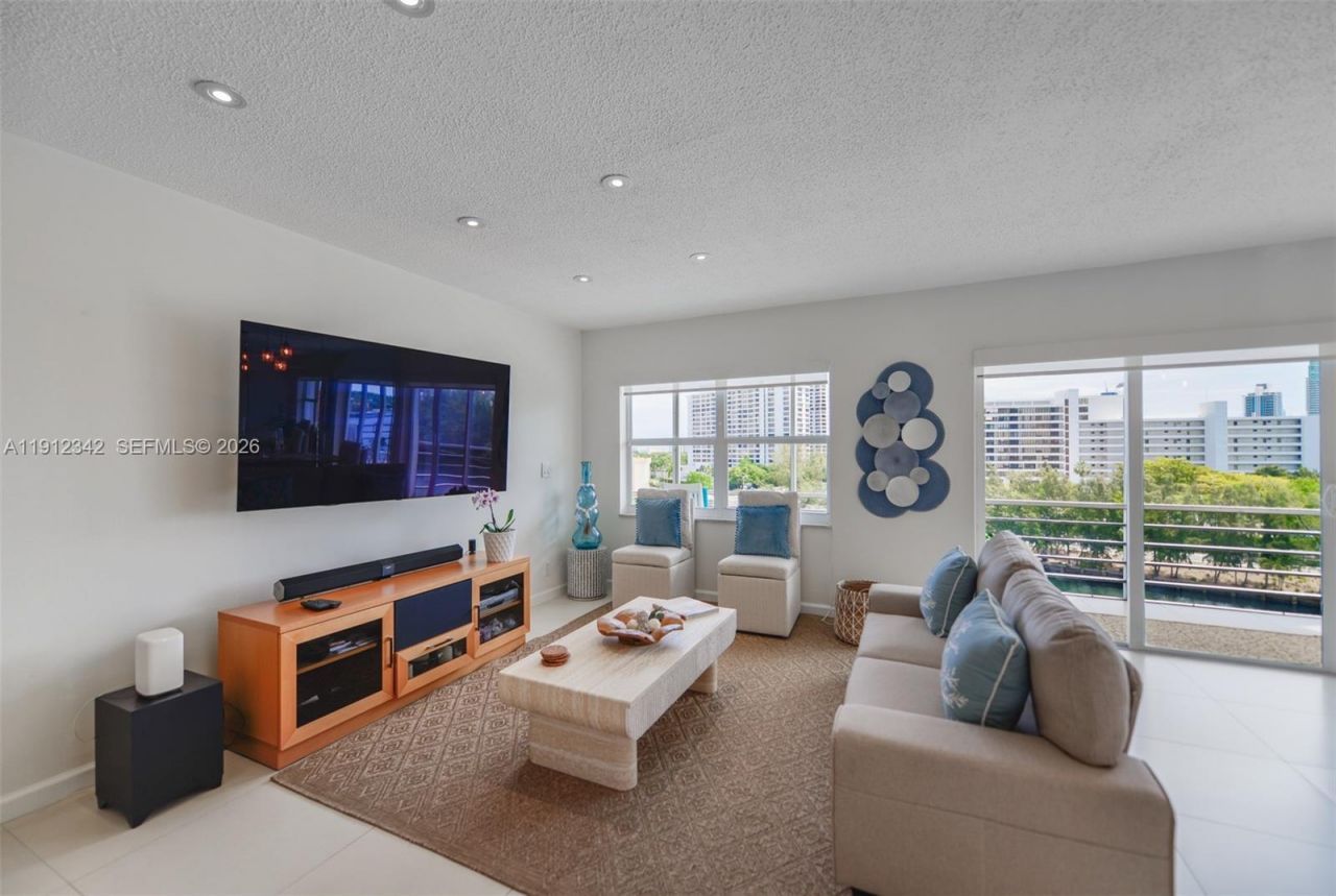 400 Diplomat Pkwy, Unit 704, Hallandale Beach, FL 33009 Photo