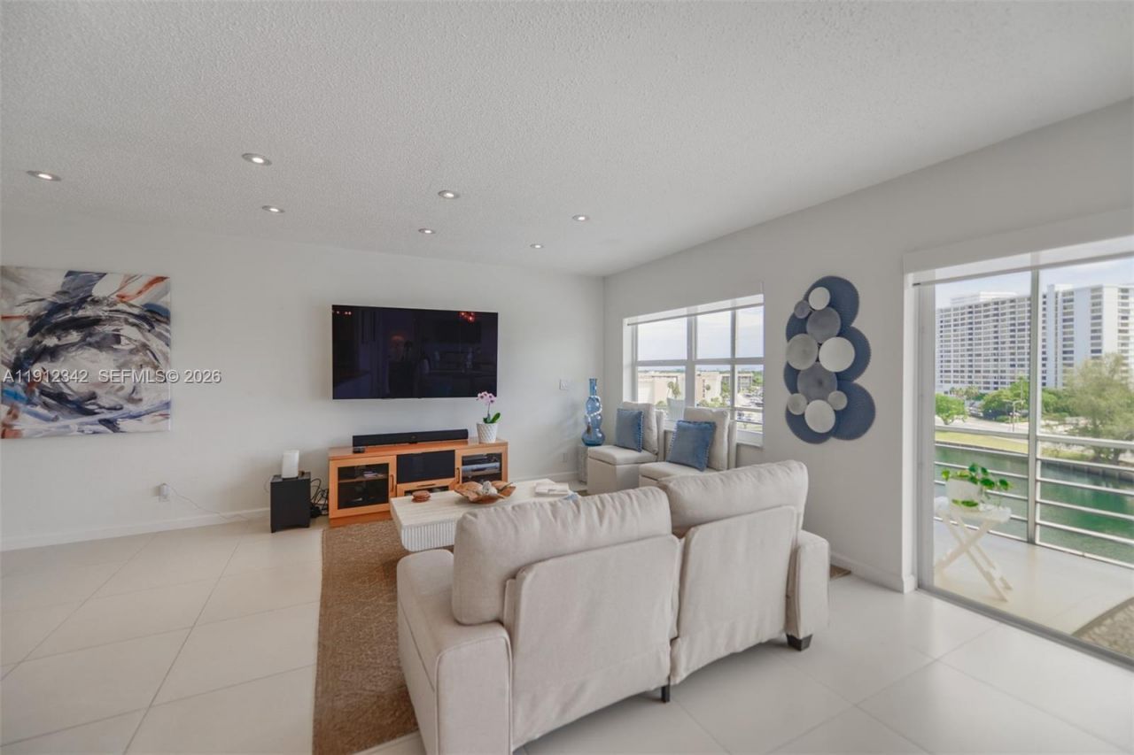400 Diplomat Pkwy, Unit 704, Hallandale Beach, FL 33009 Photo