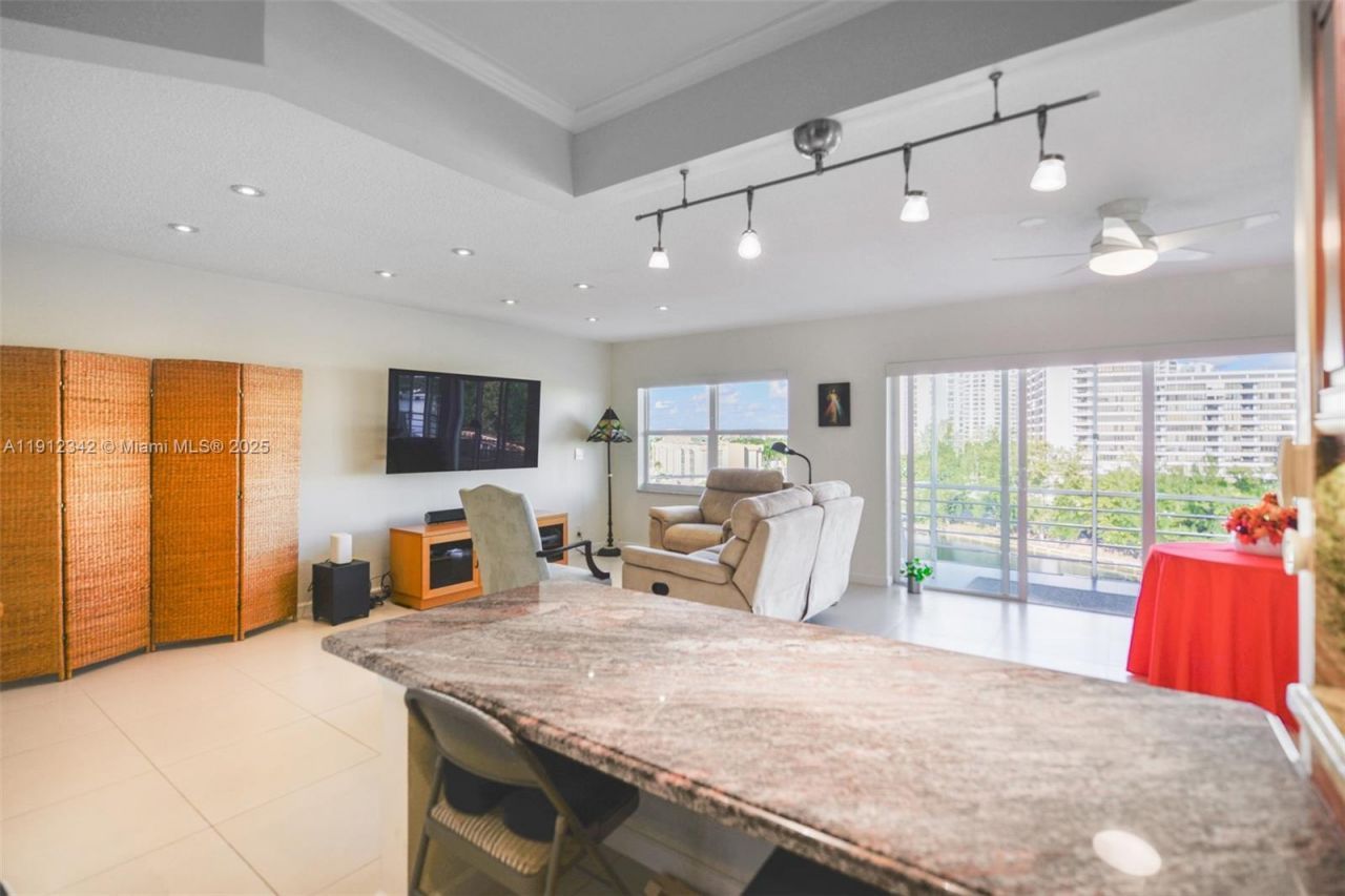 400 Diplomat Pkwy, Unit 704, Hallandale Beach, FL 33009 Photo